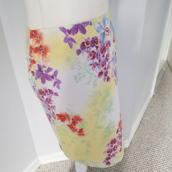 Host Pick Cartise floral printed midi skirt - Picture 4 of 5